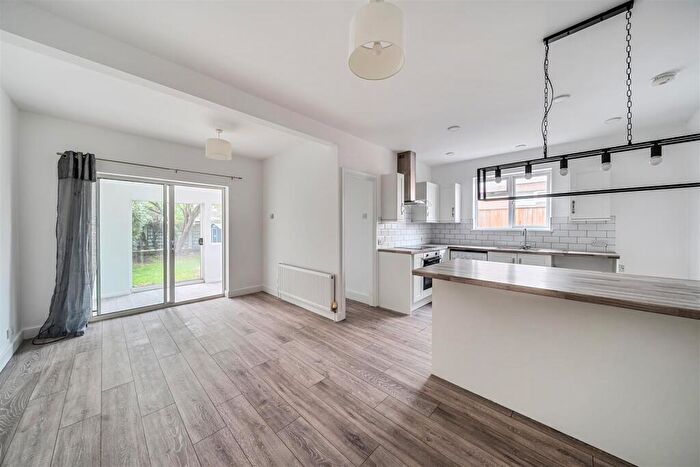 2 Bedroom Semi-Detached Bungalow For Sale In Leicester Avenue, Rochford, SS4