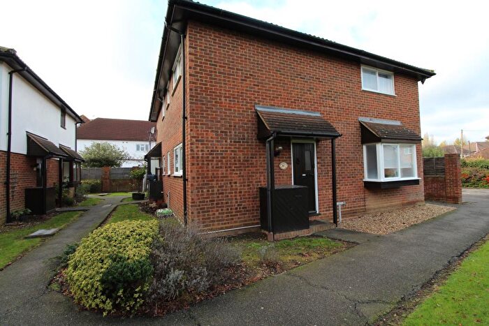 1 Bedroom Terraced House To Rent In Rosslyn Avenue, Romford, Essex, RM3