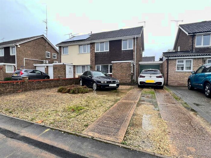 3 Bedroom Semi-Detached House To Rent In Thorne Road, Swindon, SN3