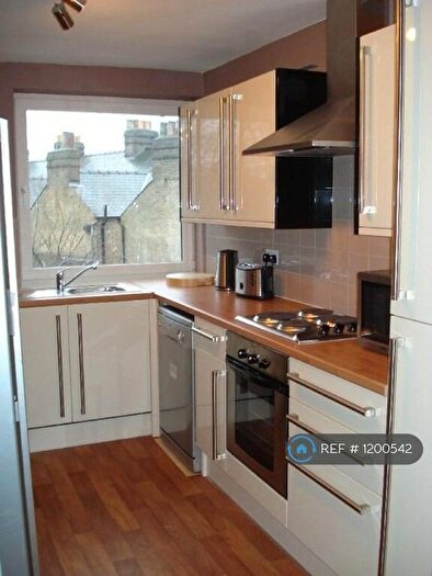 3 Bedroom Flat To Rent In Milton Road, Cambridge, CB4