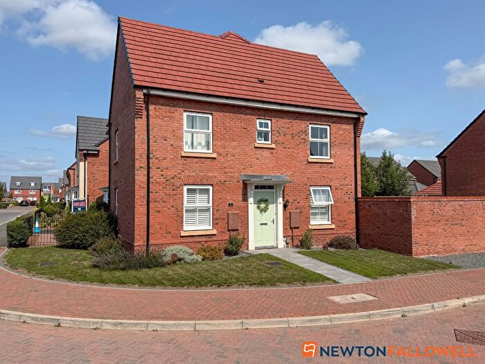 3 Bedroom Semi-Detached House For Sale In Whittle Way, Fernwood, NG24