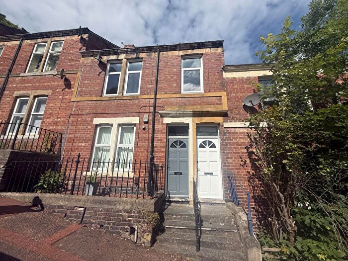 3 Bedroom Flat For Sale In Howe Street, Gateshead, Tyne And Wear, NE8