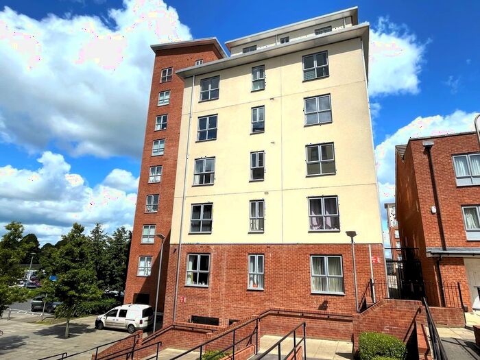 2 Bedroom Flat To Rent In Lansdowne House, Reading, RG30