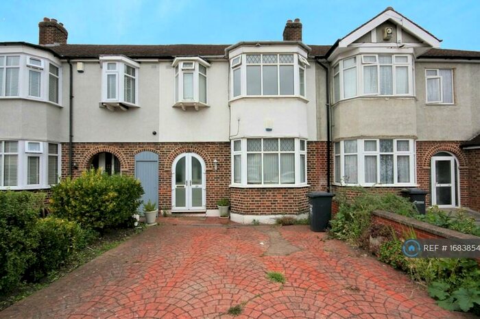 3 Bedroom Terraced House To Rent In Berkley Avenue, Waltham Cross, EN8