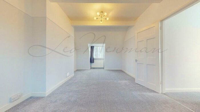 3 Bedroom Maisonette To Rent In The Market Place, Falloden Way, London, NW11