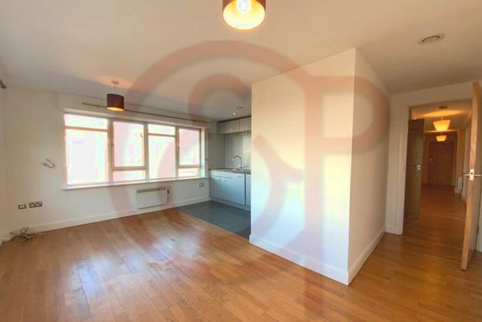 2 Bedroom Flat To Rent In Heathcroft, Ealing, W5