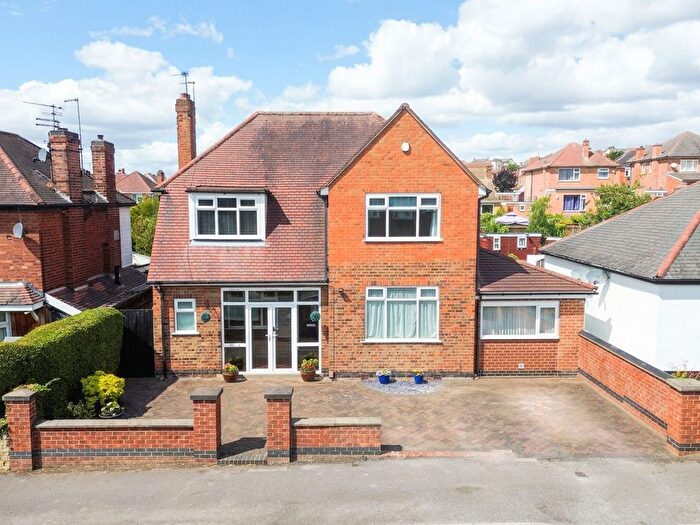 3 Bedroom Detached House For Sale In Jarvis Avenue, Nottingham, NG3