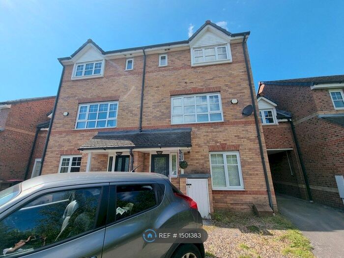 3 Bedroom Semi-Detached House To Rent In Roving Bridge Rise, Swinton, Manchester, M27