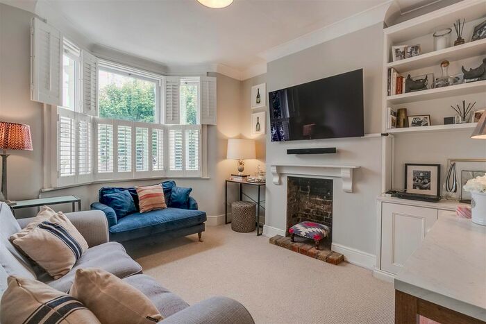 3 Bedroom Maisonette To Rent In Strathville Road, London, SW18