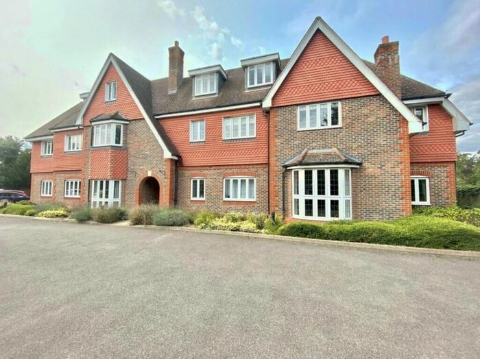 2 Bedroom Flat To Rent In Old Orchard, Shoppenhangers Road, Maidenhead, SL6