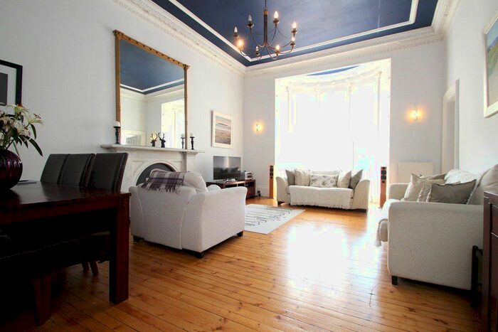 2 Bedroom Flat To Rent In Victoria Crescent Road, Glasgow, G12