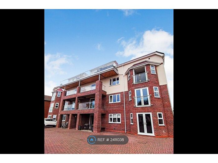 2 Bedroom Flat To Rent In St. Lukes, Rhos On Sea, Colwyn Bay, LL28