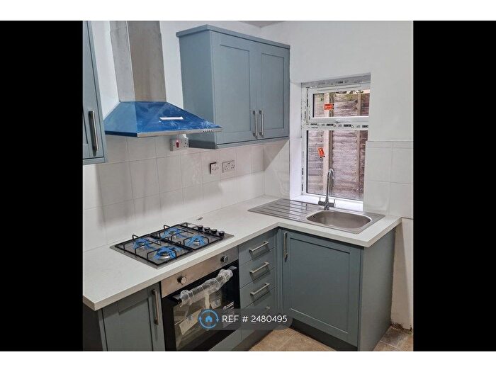 3 Bedroom Semi-Detached House To Rent In Milton Road, Slough, SL2