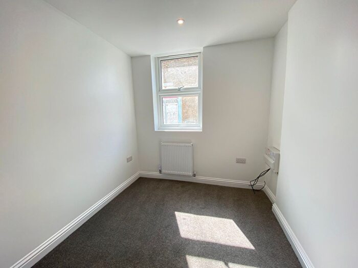 2 Bedroom Flat To Rent In Jeyes Road, Gillingham, ME7