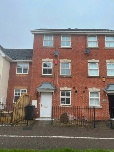 3 Bedroom Town House To Rent In Maidenwell Avenue, Hamilton, Leicester, LE5