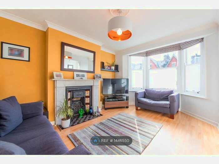 2 Bedroom Flat To Rent In Beechdale Road, London, SW2