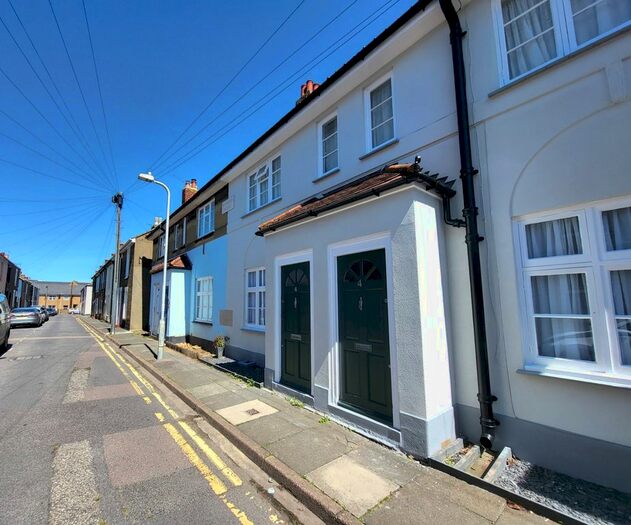 2 Bedroom Flat To Rent In Princes Street, Deal, CT14
