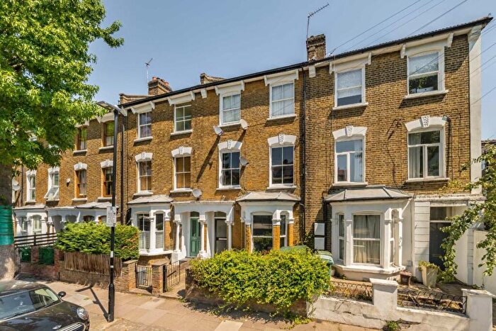 1 Bedroom Flat For Sale In Marriott Road, London, N4