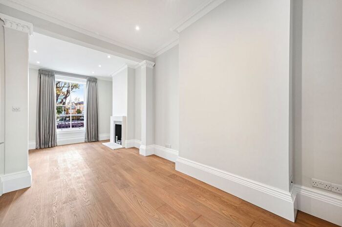 3 Bedroom Terraced House To Rent In Oakley Gardens, Chelsea, SW3