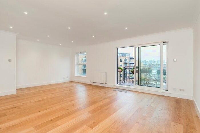 2 Bedroom Flat To Rent In Providence Square, Jacobs Island, London, SE1