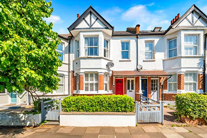 2 Bedroom Maisonette For Sale In Murray Road, London, W5
