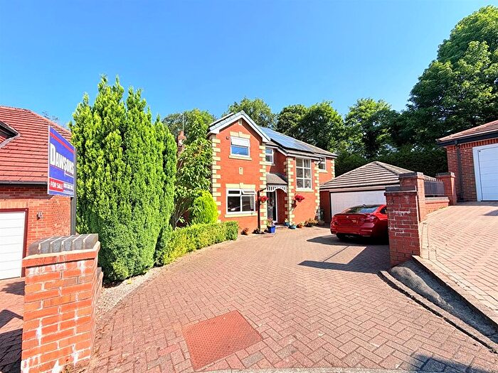 4 Bedroom Detached House For Sale In Woodend Drive, Stalybridge, SK15
