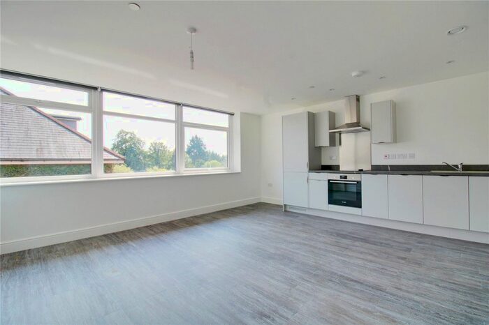 1 Bedroom Flat To Rent In Four Corners, Pound Road, Chertsey, Surrey, KT16