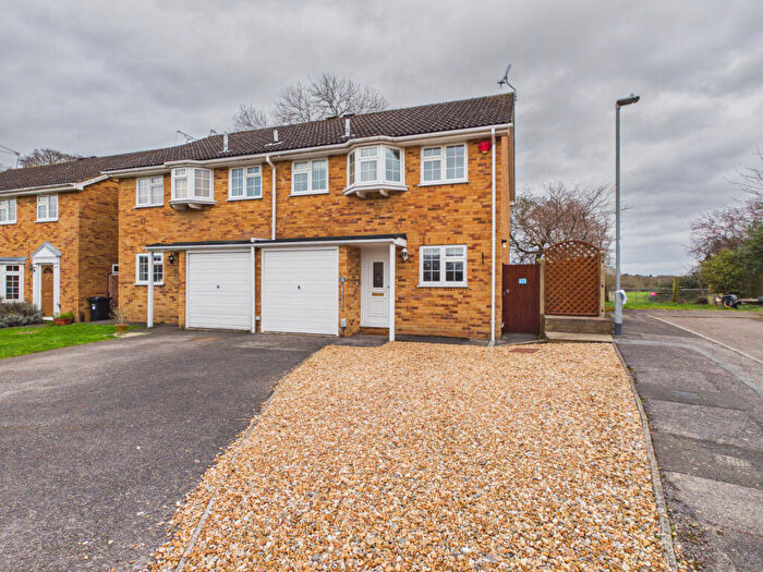 3 Bedroom Semi-Detached House To Rent In Maidensfield, Winnersh, Berkshire, RG41