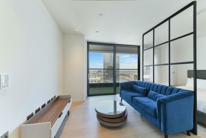 Apartment To Rent In Bagshaw Building, Wardian, Canary Wharf, E14