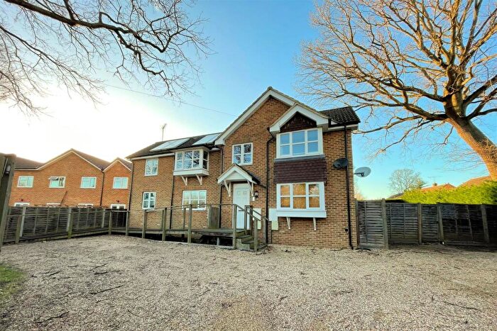 1 Bedroom Apartment To Rent In Hawthorn Close, Woking, Surrey, GU22
