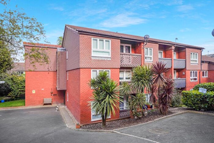 1 Bedroom Flat For Sale In Cedar Close, Dulwich, London, SE21