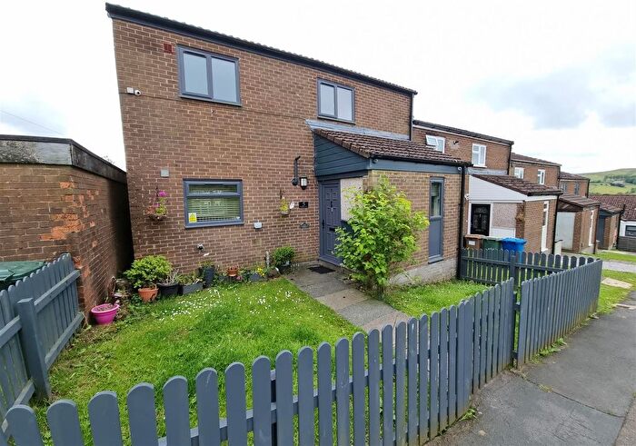 2 Bedroom End Of Terrace House To Rent In Thirlmere Way, Rossendale, BB4