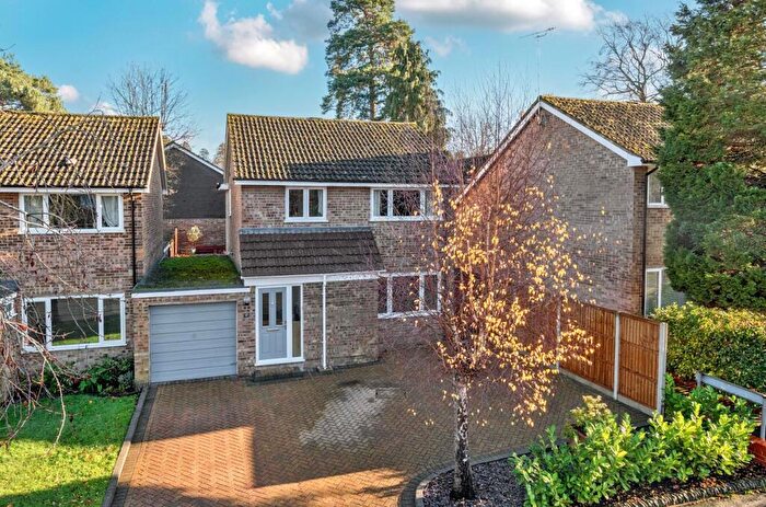 4 Bedroom Detached House For Sale In Inglewood Avenue, Camberley, GU15