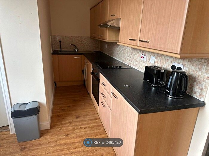 Studio To Rent In Moor Bottom, Cleckheaton, BD19