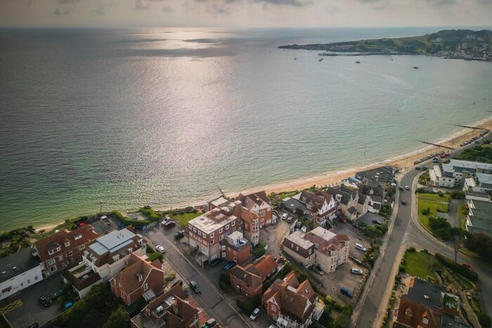 3 Bedroom Flat For Sale In Highcliffe Road, Swanage, BH19