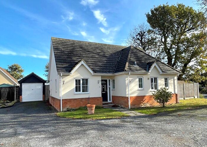 2 Bedroom Detached Bungalow For Sale In Grove Road, Tiptree, CO5