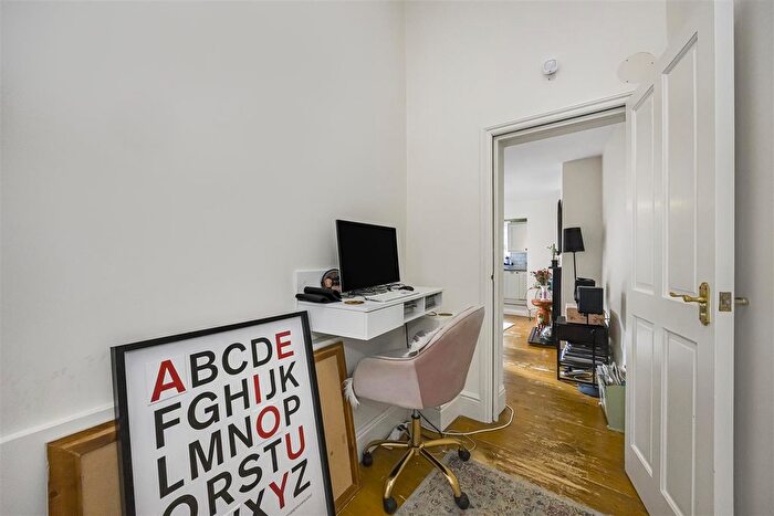 2 Bedroom Flat For Sale In Haroldstone Road, London, E17