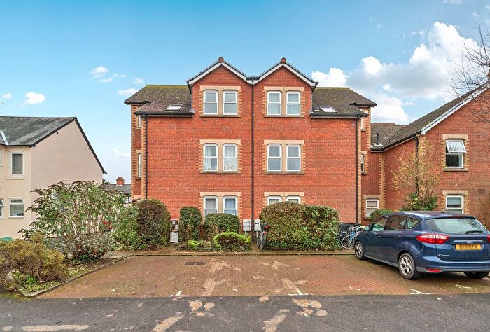 2 Bedroom Flat For Sale In Hollow Way, Cowley, Oxford, Oxfordshire, OX4