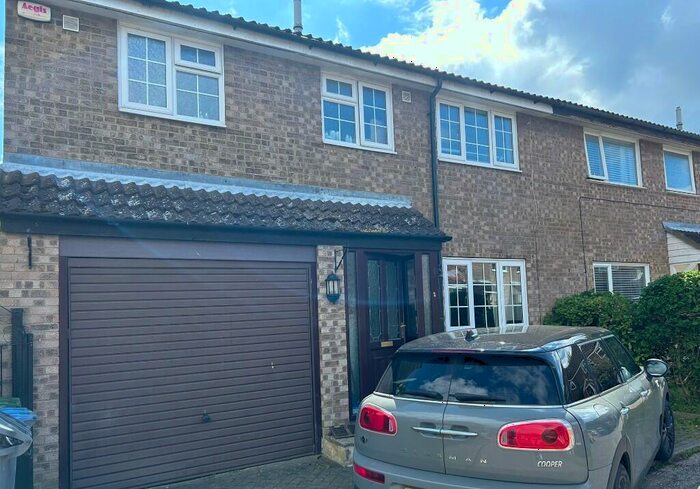 4 Bedroom Semi-Detached House To Rent In Brick Kiln Close, IP11