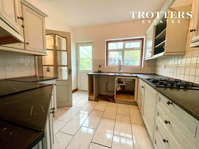 4 Bedroom Property To Rent In Stradbroke Grove, Ilford, IG5