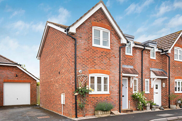 3 Bedroom Semi-Detached House For Sale In Shirnall Meadow, Lower Farringdon, Alton, Hampshire, GU34