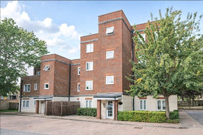 2 Bedroom Apartment For Sale In Lordship Lane, London, SE22