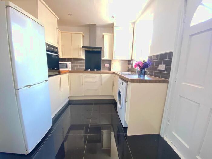 4 Bedroom Terraced House To Rent In Fieldhead Road, Sheffield, S8