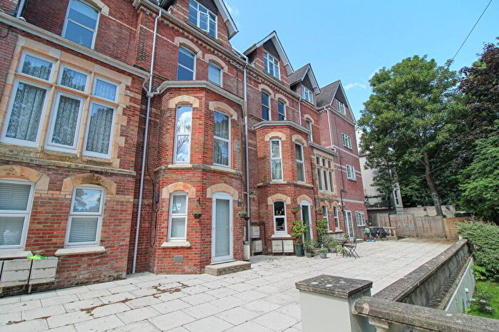 2 Bedroom Flat For Sale In Bradburne Road, Bournemouth, BH2