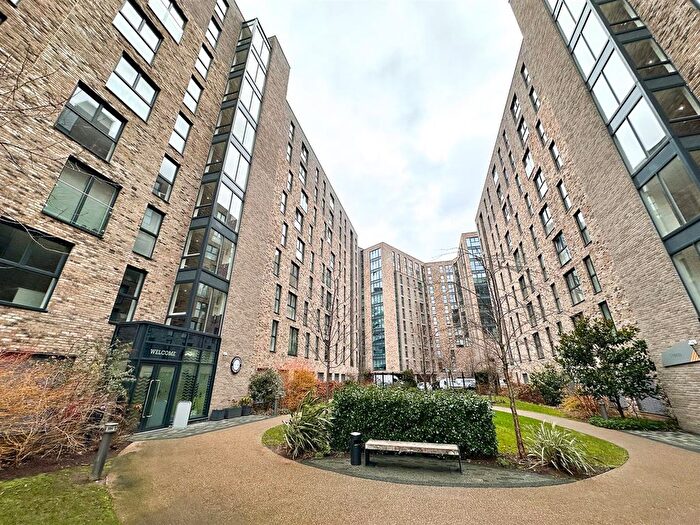 2 Bedroom Flat To Rent In Ariel Apartments, Ottinger Close, Salford, M50