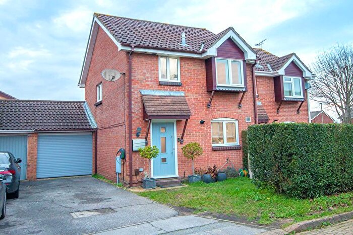 3 Bedroom Semi Detached House For Sale In Itchin Close, Totton, Southampton, SO40