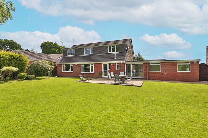 4 Bedroom Detached Bungalow For Sale In Hayfield Close, Wingerworth, S42
