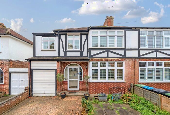 4 Bedroom Semi-Detached House To Rent In Brockenhurst Avenue, Worcester Park, KT4