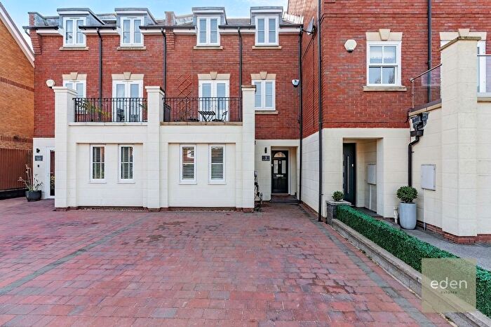 4 Bedroom Terraced House For Sale In Bovarde Avenue, Kings Hill, ME19