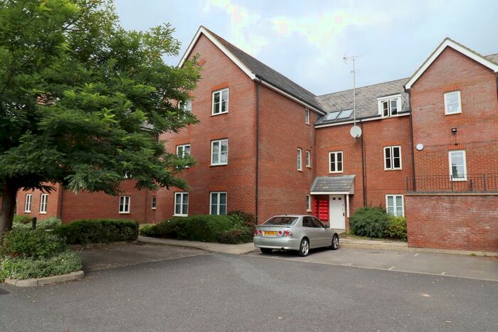 2 Bedroom Flat To Rent In Hughes Croft, Bletchley, Milton Keynes, MK3